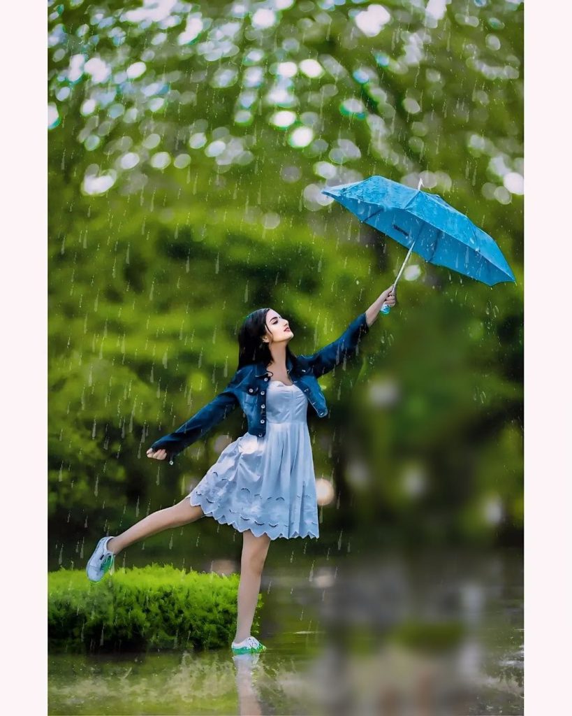 girl with umbrella cb background new